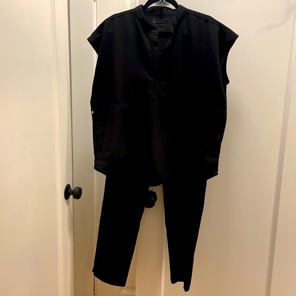 Figs Limited edition Mombasa pants slim fit and Rafaela scrub top